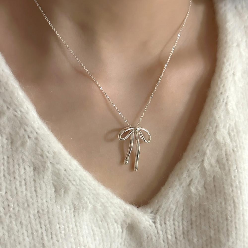 실루에 리본 목걸이