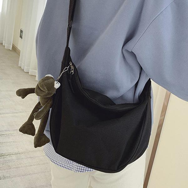 캔버스 크로스백 작은 미니 가방 블랙 아이보리 반달