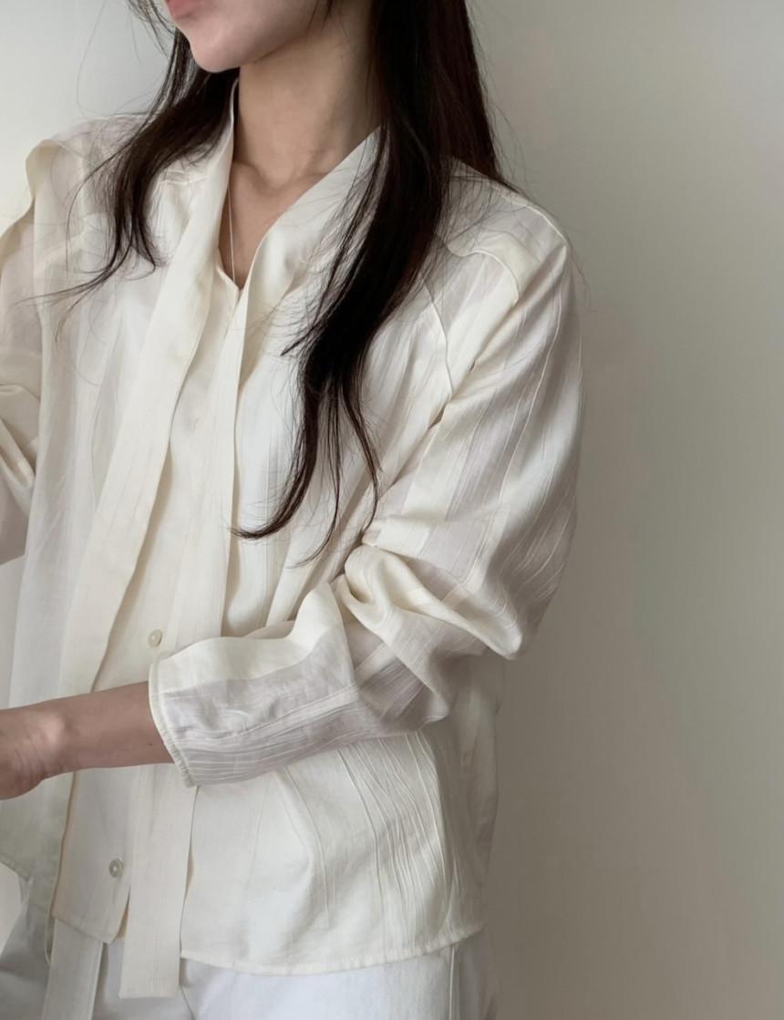 아워페이브 그립 타이 블라우스 하객룩