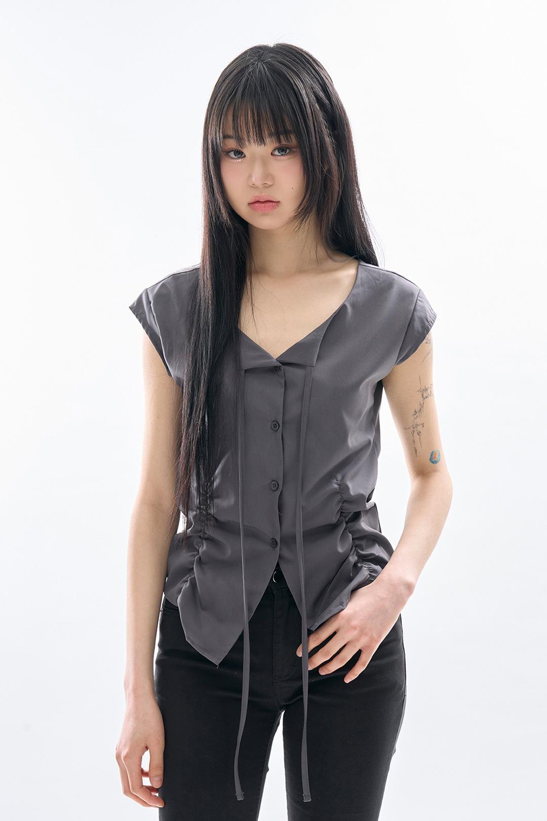 로우 셔링 버튼 업 블라우스