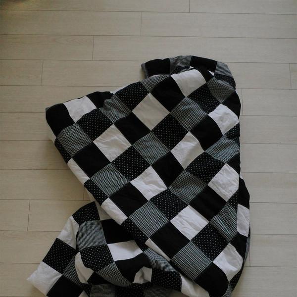 Black dot comforter