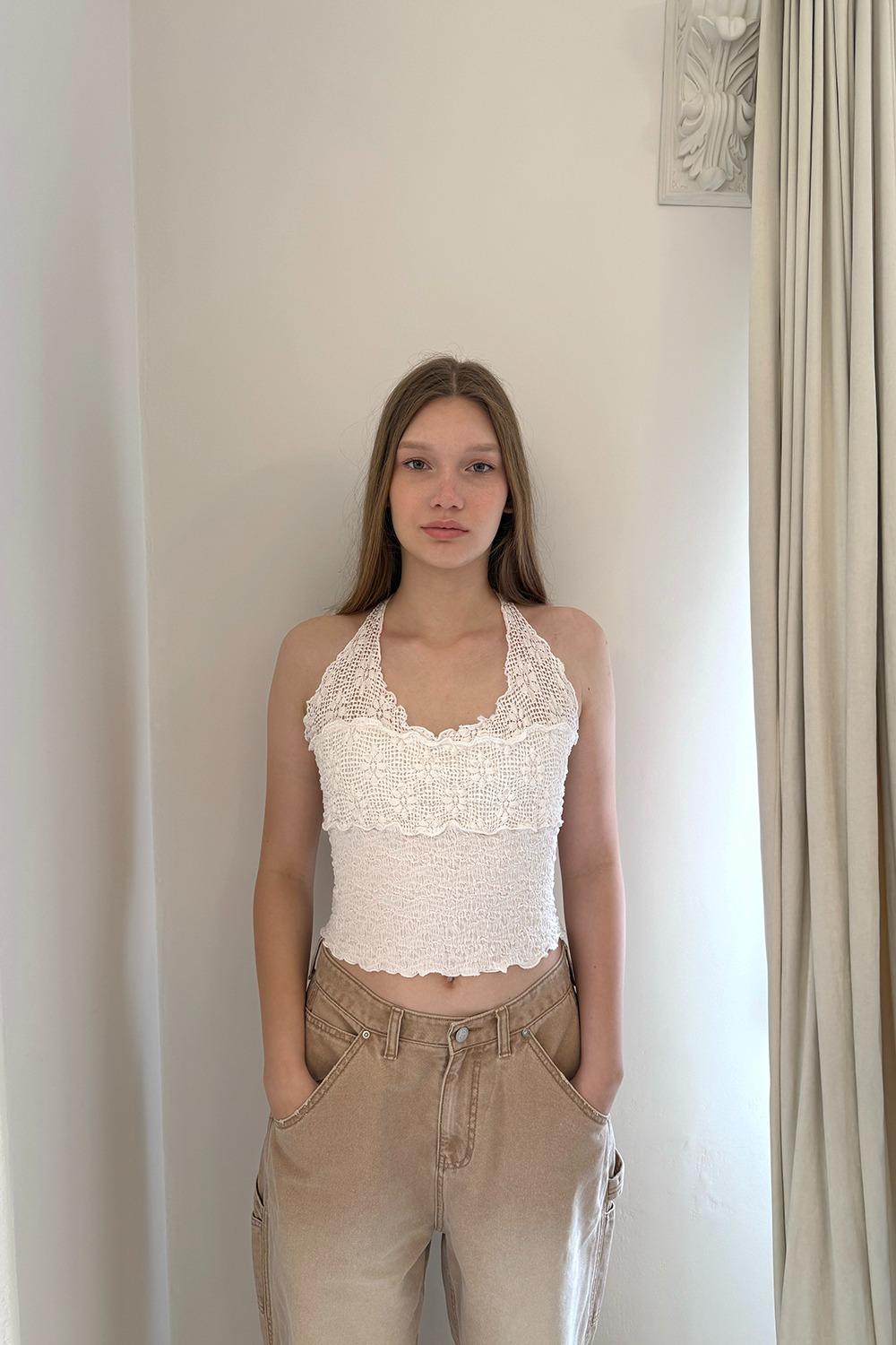 2ND_EMBOSSING FLOWER HALTER NECK TOP