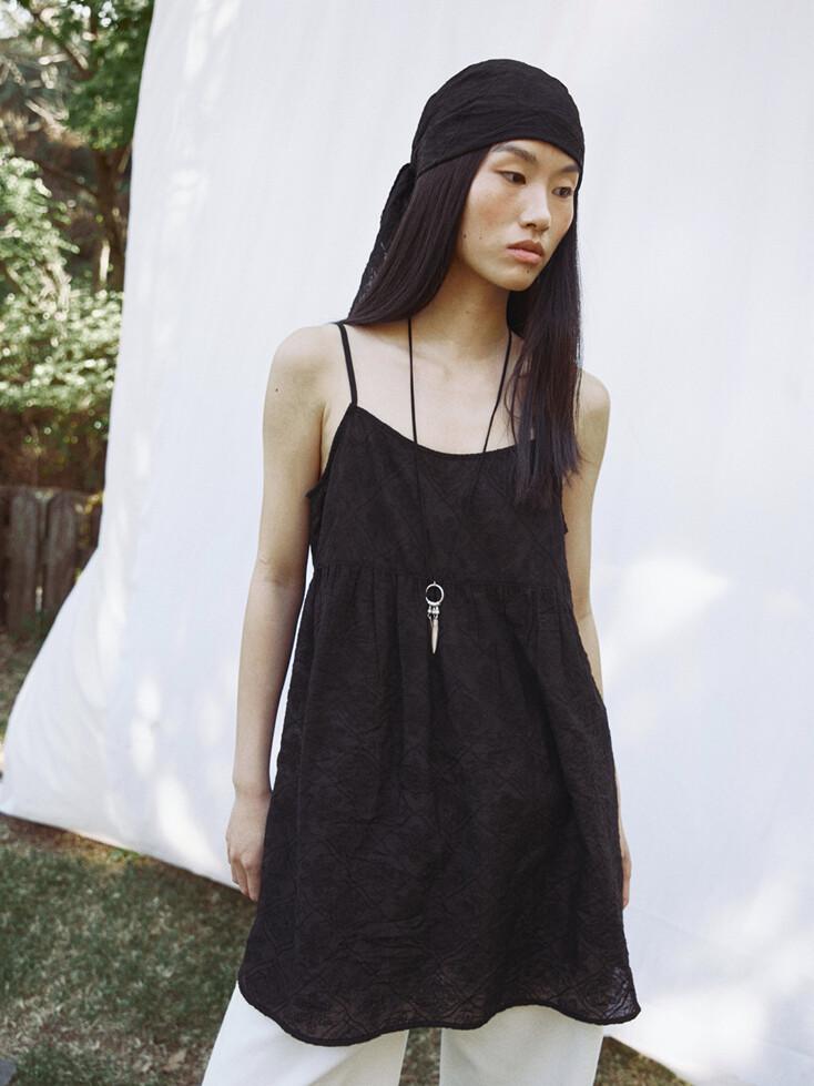 EMDROIDERY SHIRRING TOP BLACK