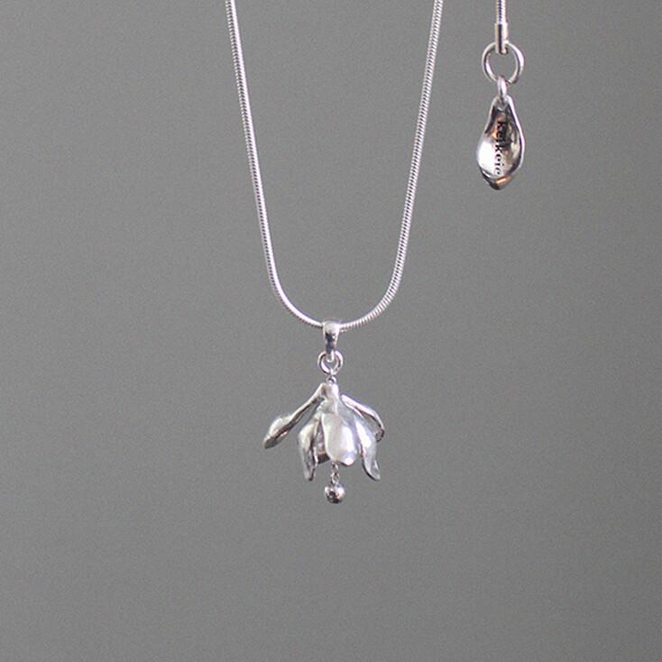 magnolia necklace 01