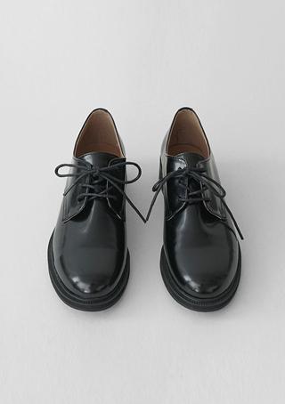 glossy daily oxford shoes