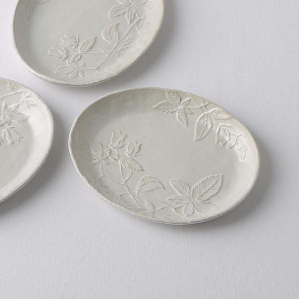 [박혜성] 엉킨풀과 초롱꽃 둥근 접시