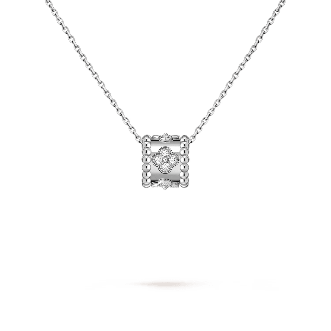 Perlée clovers pendant