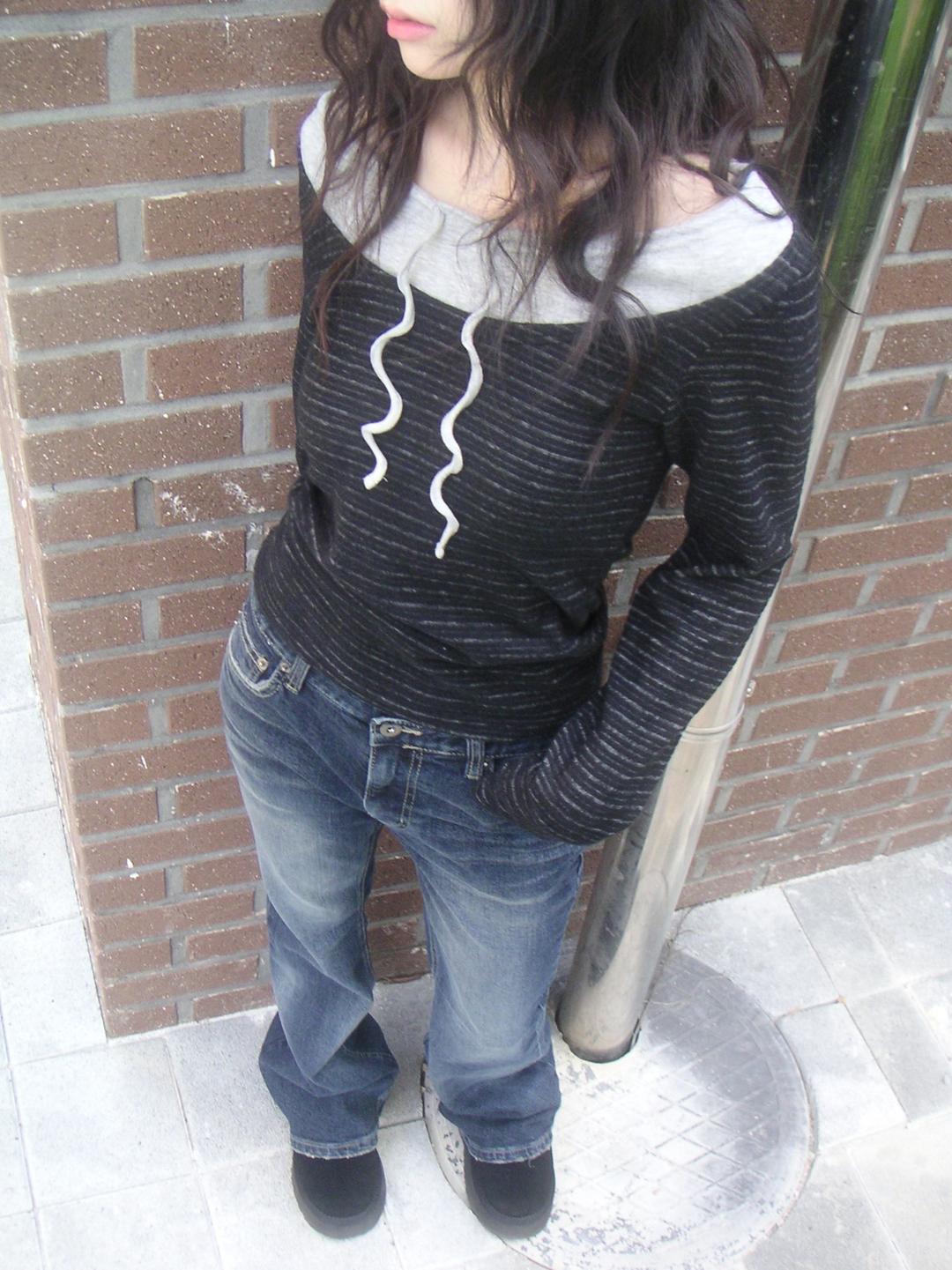 macaron off-shoulder tee