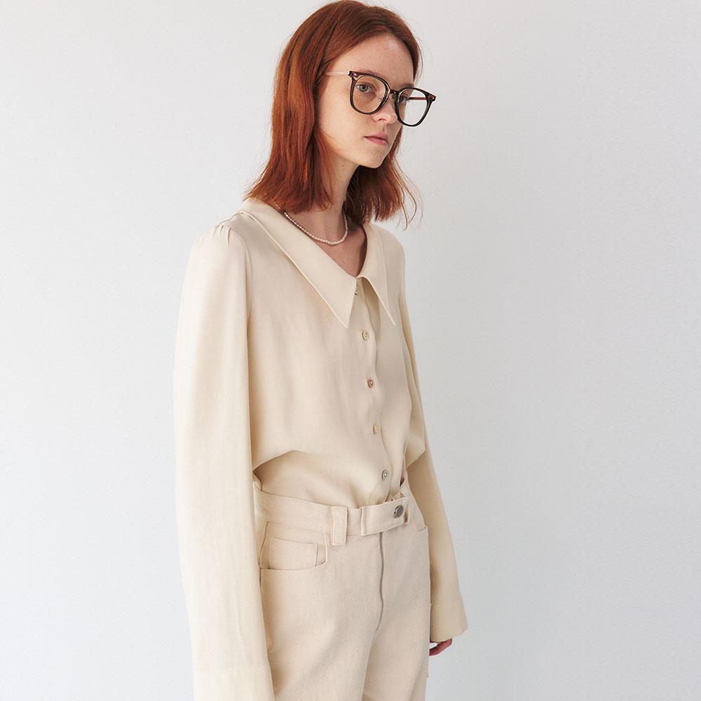 24 Fall_ Antique Cream Low Neck Blouse