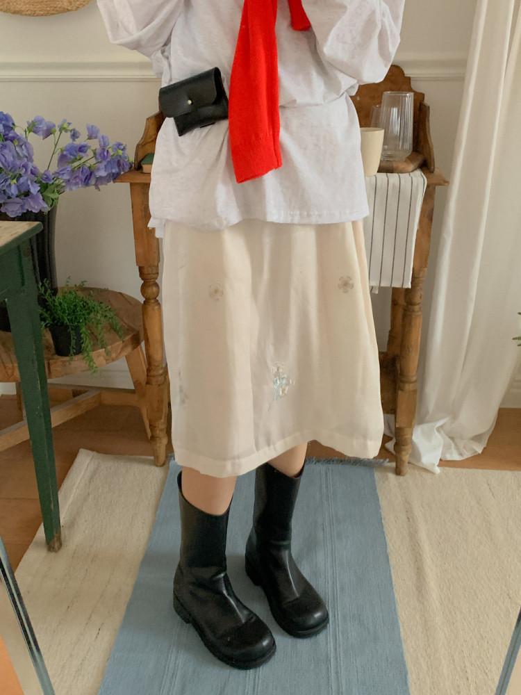 피아니 자수 스커트 1color