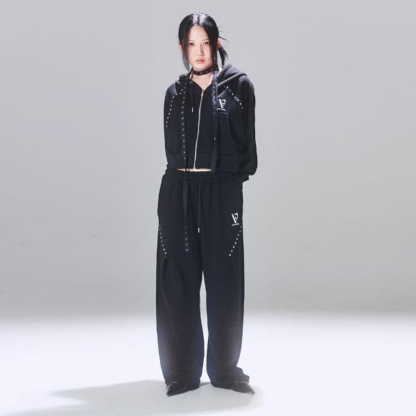 24 스터드 커브드 팬츠 블랙