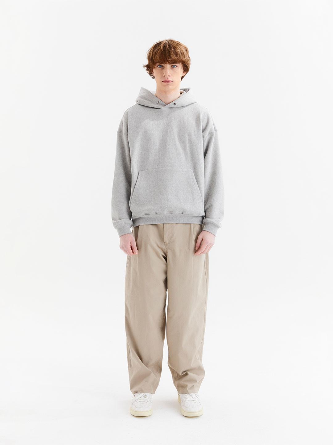 [4월 29일 예약 발송] 와이드 테이퍼드 치노 팬츠 (라이트 카키)