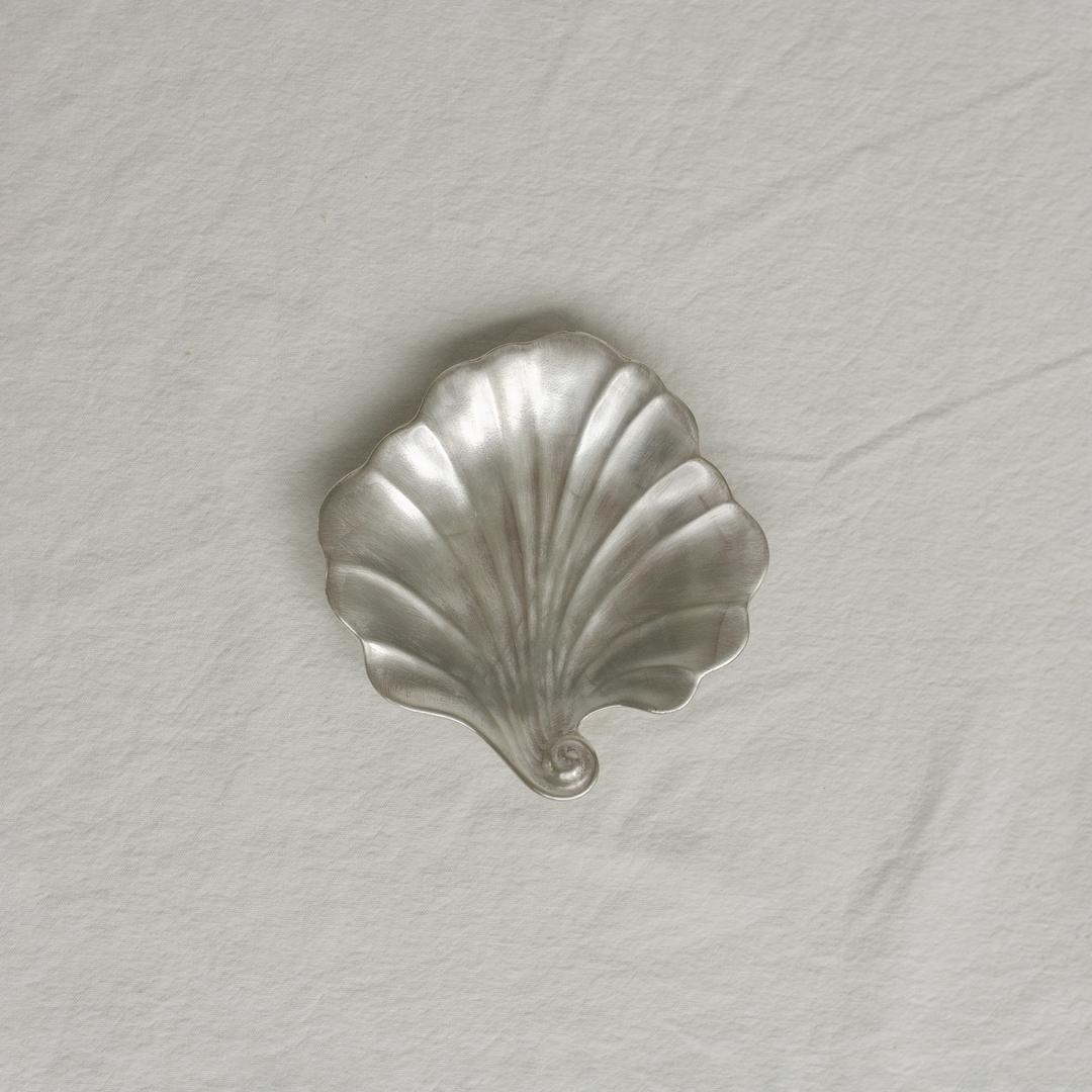 Venus shell plate silver