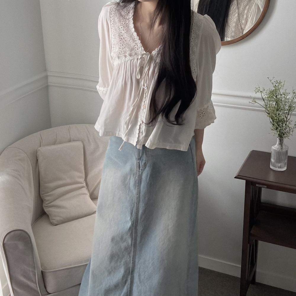 여성 레이스 펀칭 프릴 크롭 블라우스 : 오블리애