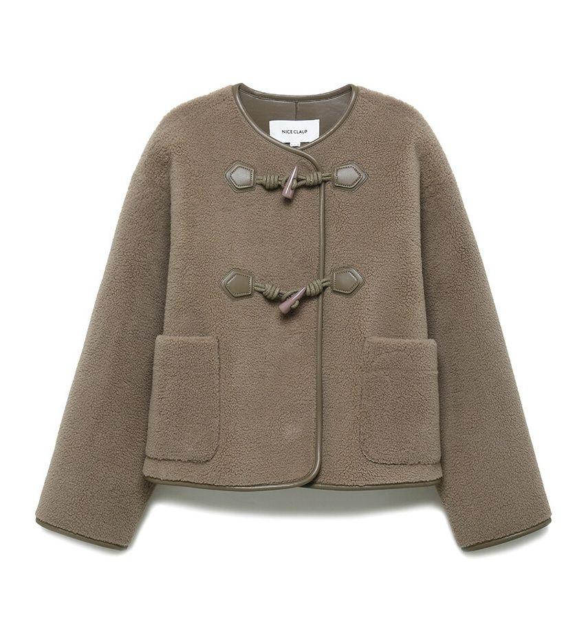 토글 라운드넥 무스탕 A254PWMB03