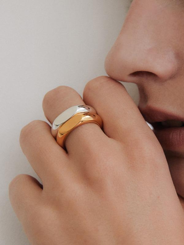 Signet ring