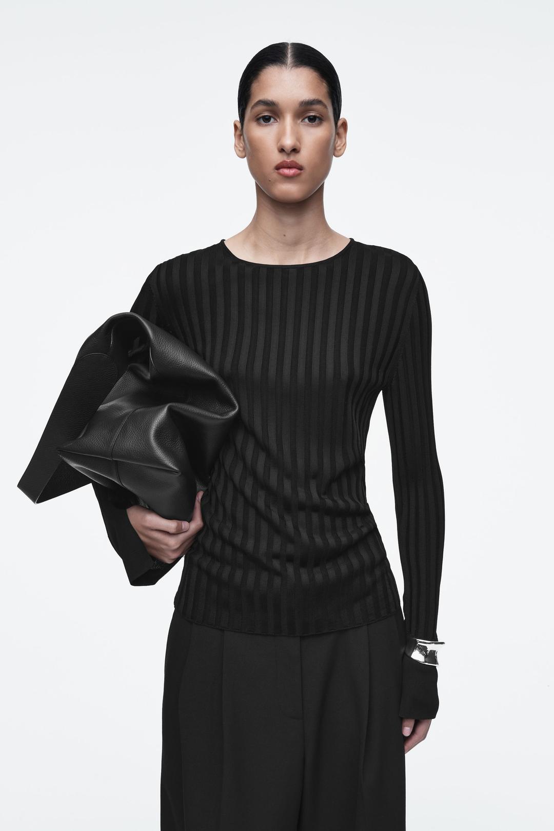 TOP MANCHES LONGUES MAILLE CÔTELÉE - NOIR | COS