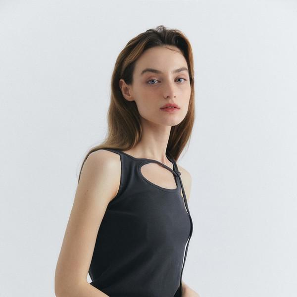 CURVE LINE STRAP SLEEVELESS, CHARCOAL