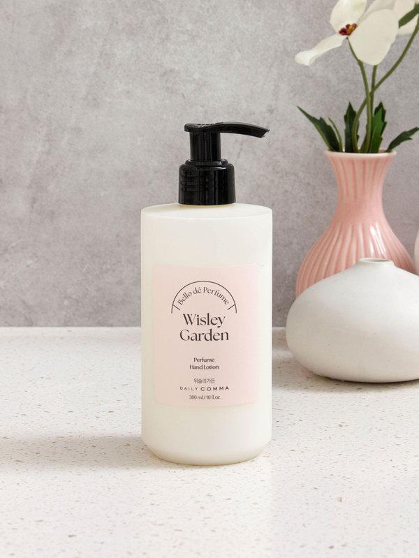 데일리콤마 벨로 드 퍼퓸 핸드 로션 위슬리가든 300 ml