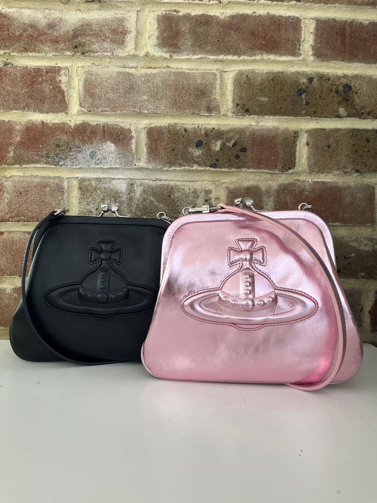 [관부가세별도/재고확보] 비비안웨스트우드 비비안 첼시 클러치백