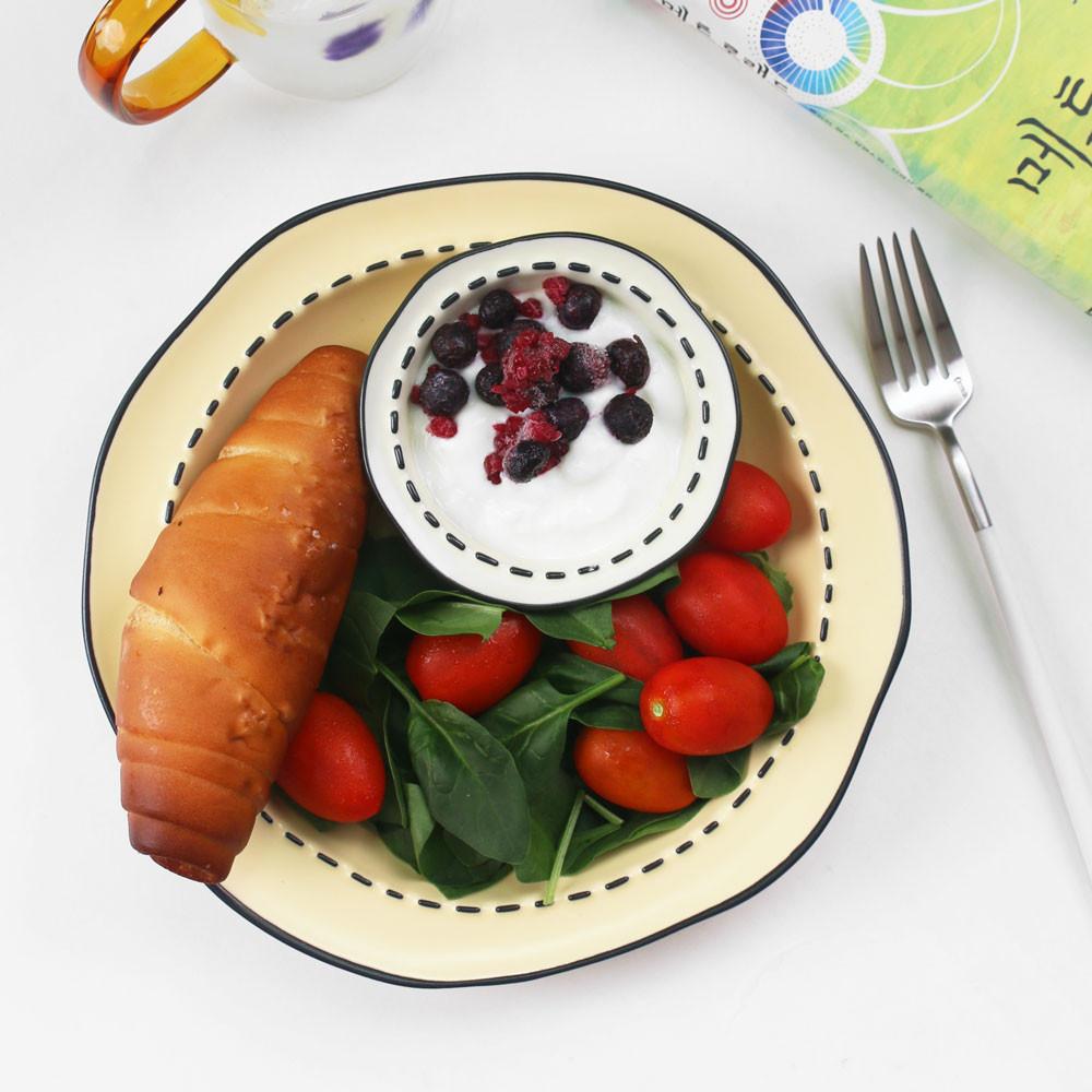 블랙스티치 유니크 감성 점선 플레이팅 플레이트 도트 디저트접시 21cm