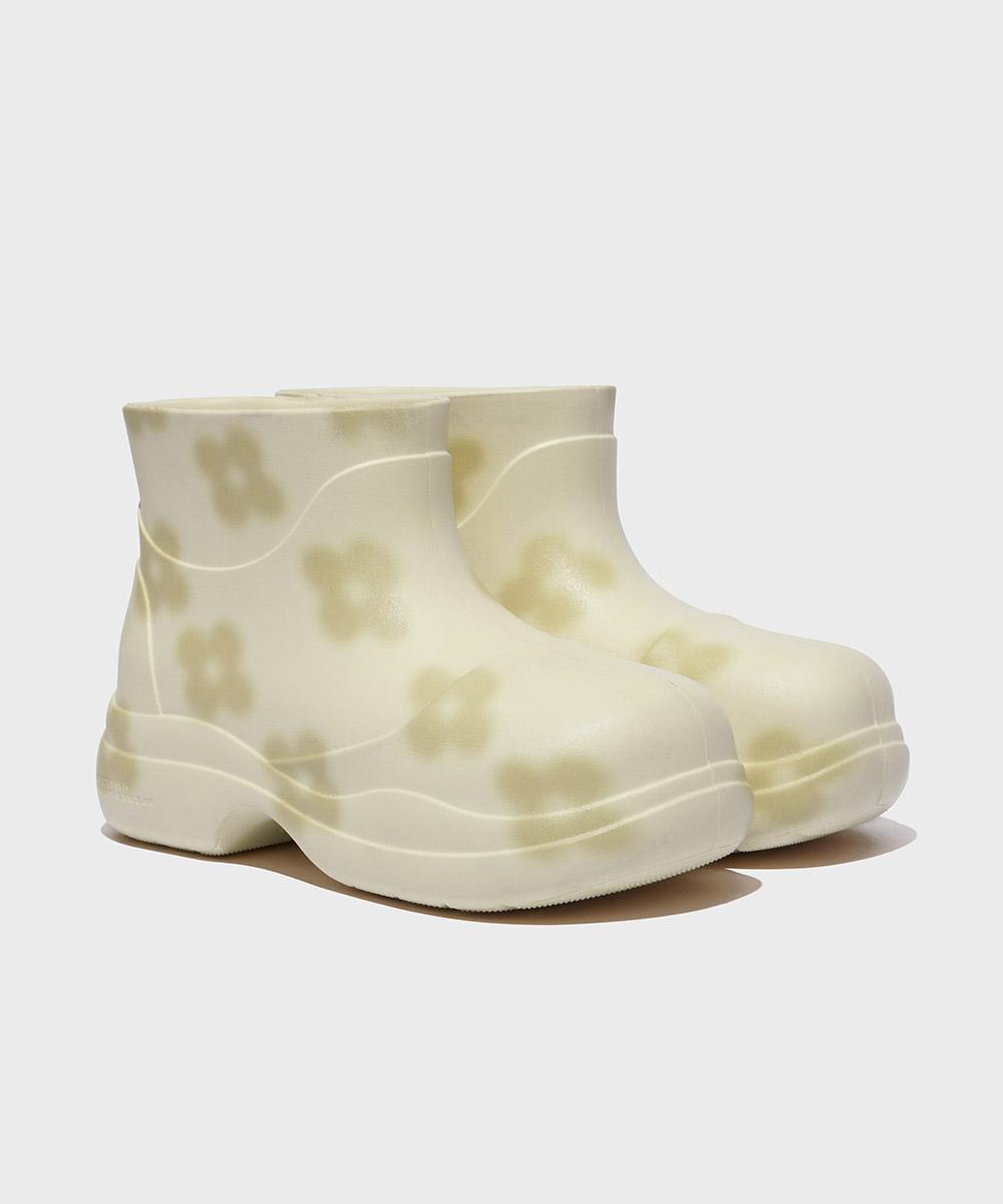 [07.05이내 출고][X MINJUKIM] FLORAL SHADOW BOOTS SHORT - CREAM