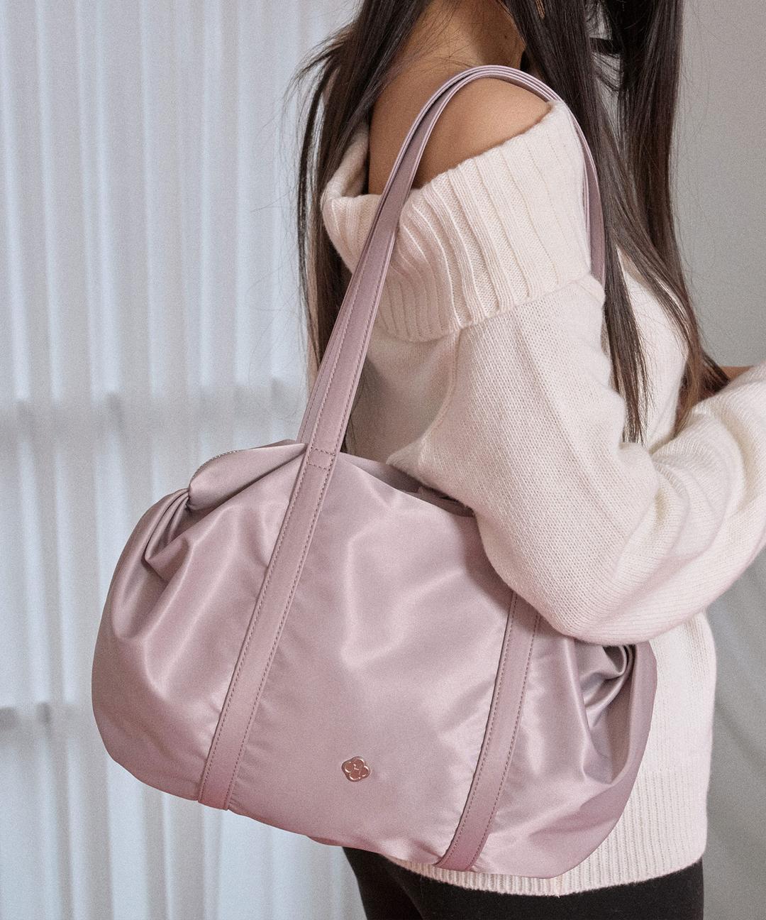 히어리 오로라 셔링 더플백_라일락