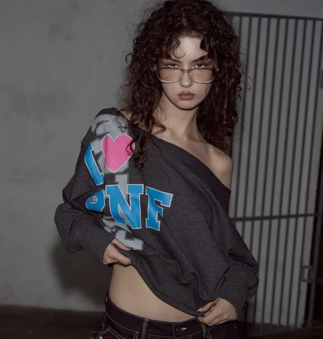 플리즈노팔로우 l love PNF logo sweatshirt | 후루츠패밀리