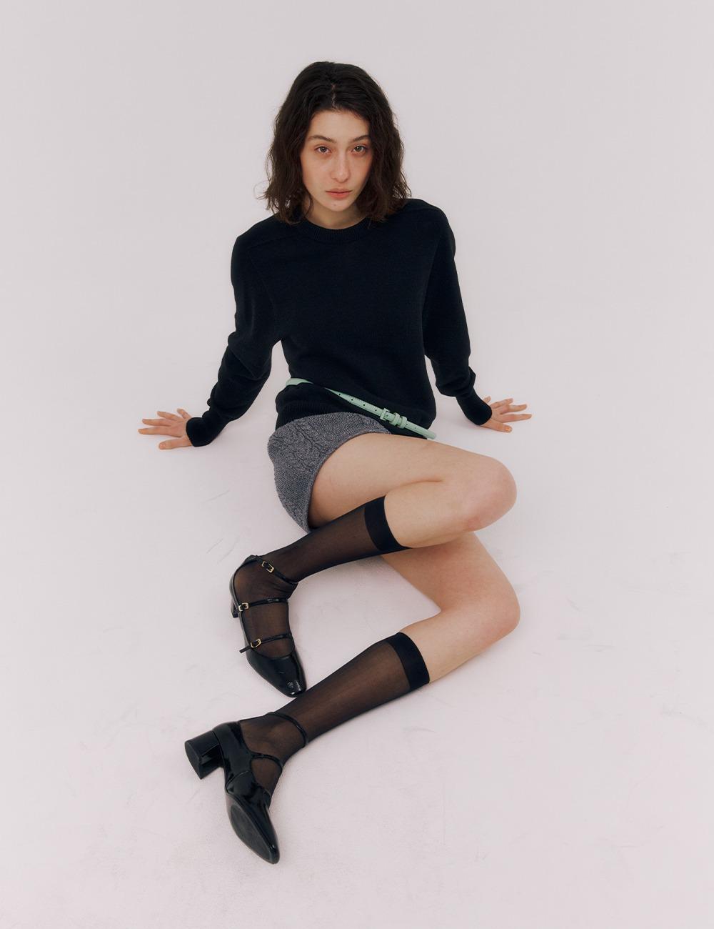 Clavicle Round neck Pullover (Black)