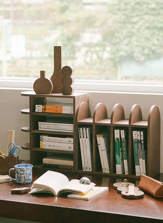 깊은 시간 책꽂이