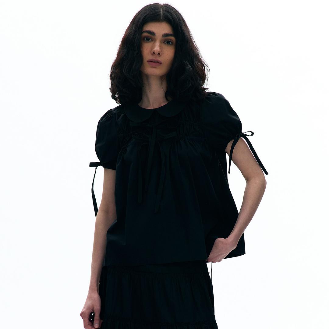 OPEN BACK RIBBON PUFF BLOUSE_BLACK