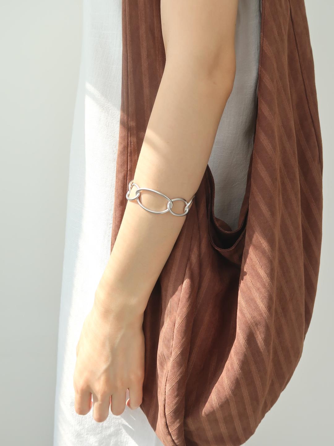 LINKED CURVE BRACELET