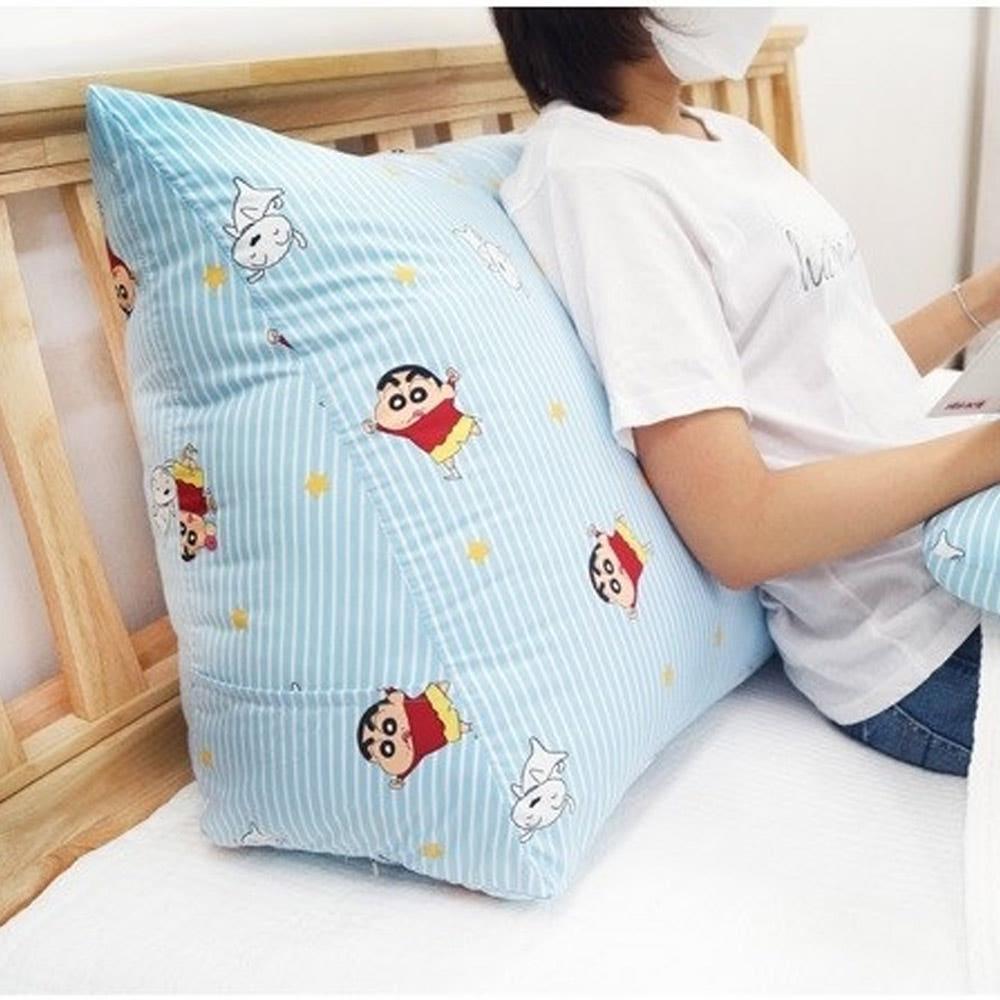 짱구 알러지케어 짱구&흰둥이 연속패턴 삼각 등받이 쿠션 70x50cm 솜포함 사계절 침구 국내생산 침대 쇼파 의자 허리 등 틈새 쿠션 다리 베개