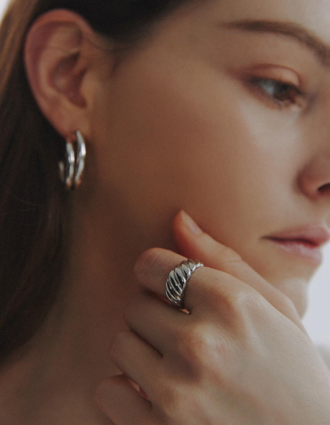 Twisted Donut Ring (White gold)