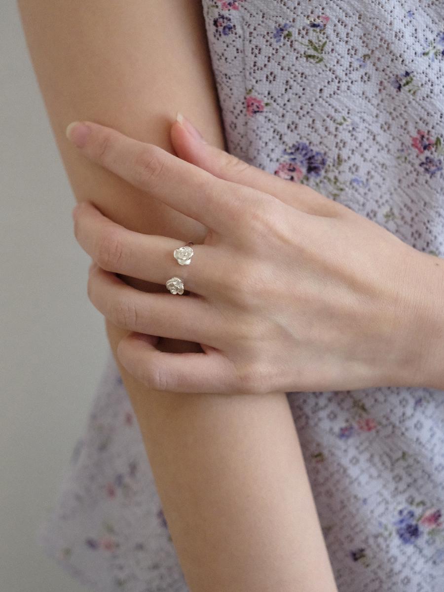 Mini rose ring