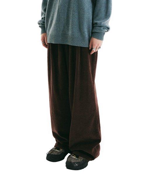 Wide Pin Tuck Corduroy Pants Brown