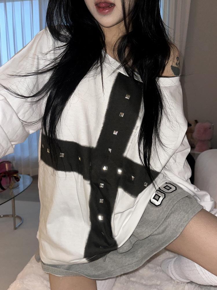 [소장추천!]여리 루즈 핫 걸즈 스터드 리벳 징스 포인트 크롬 프린팅 롱 슬리브 티셔츠(2color)