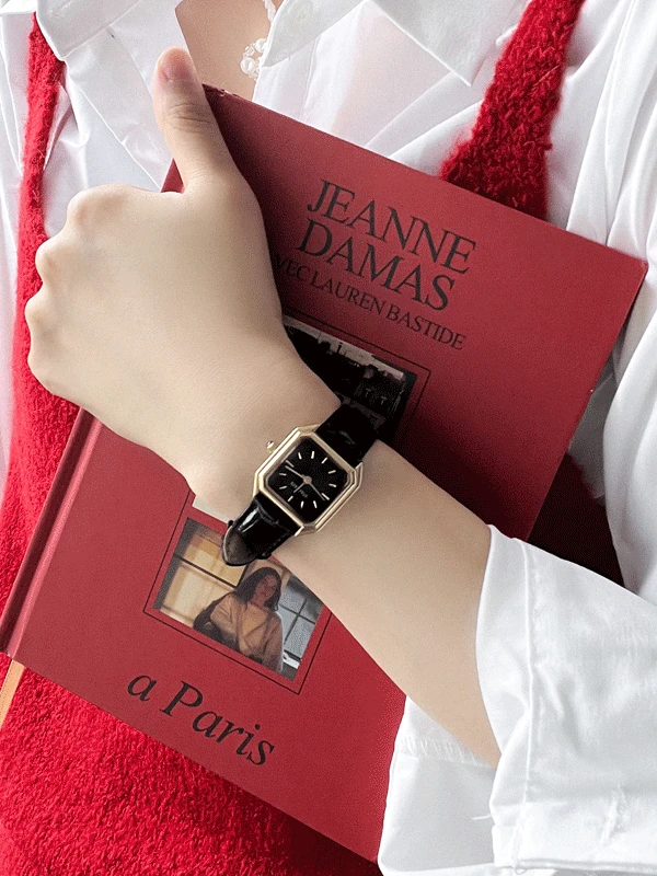 스퀘어 블랙 손목시계