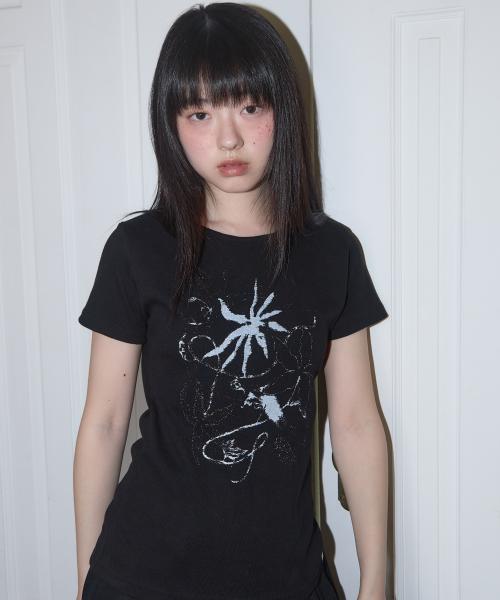 백 슬릿 버튼 티 (BLACK) F25QB126