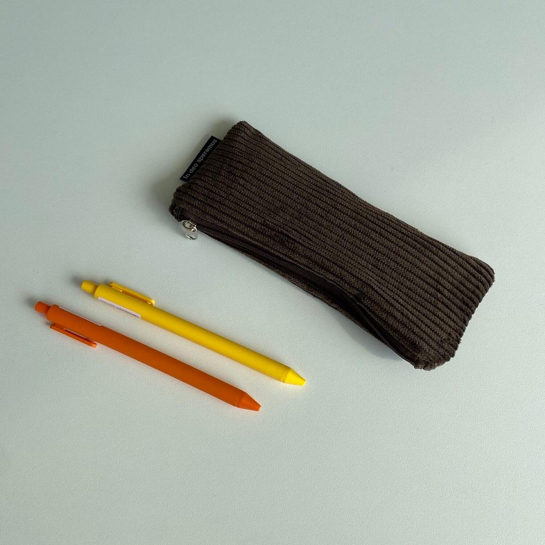 브라운 골덴 필통(Brown corduroy pencil case)