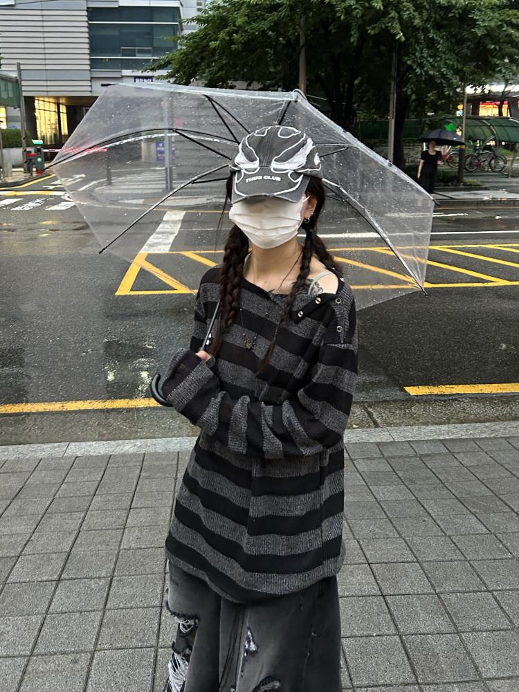 [Unisex] 오버핏 스트라이프 어깨 트임 니트