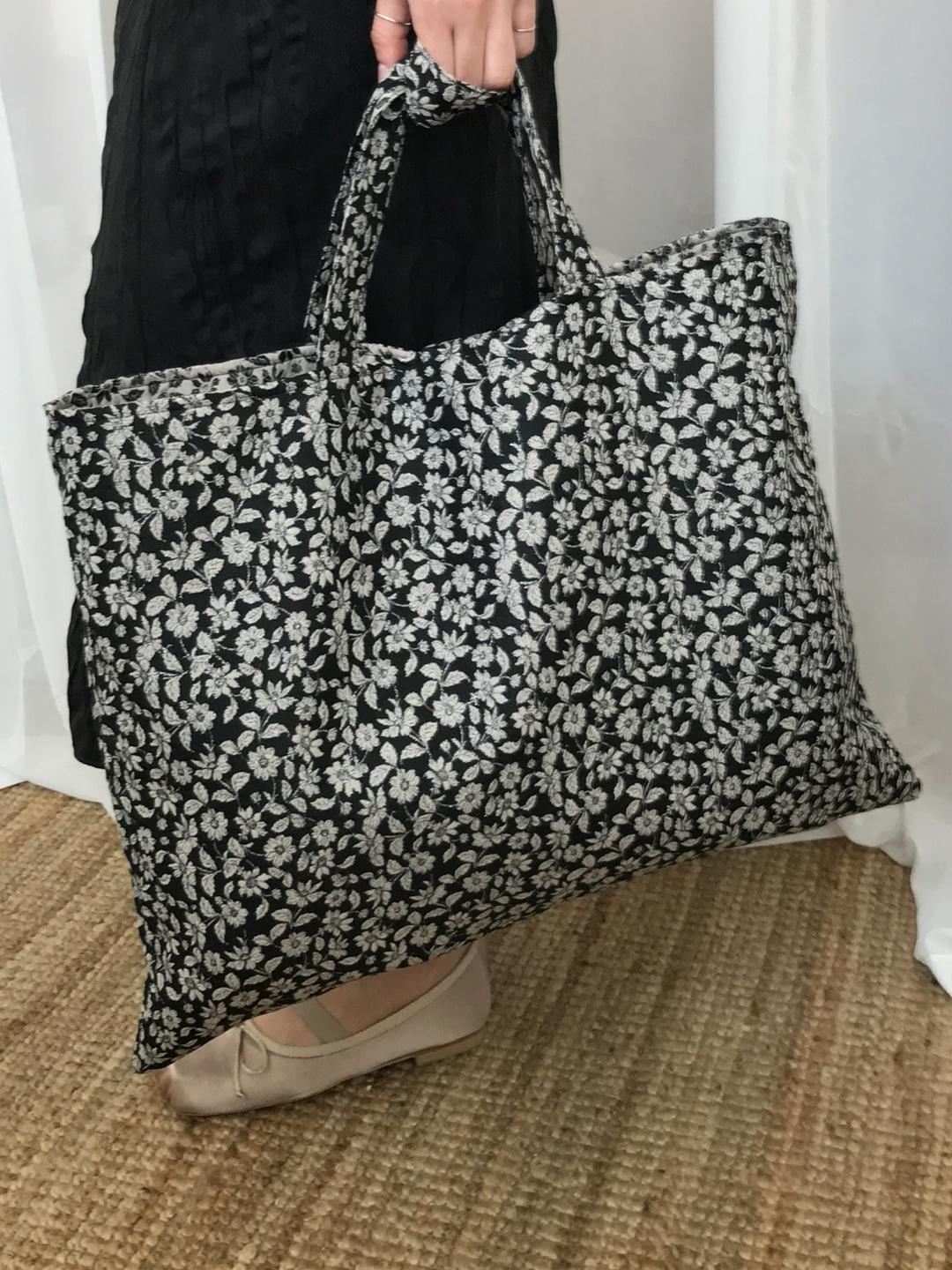 [3/3 예약배송] Jacquard Tote Bag - Black