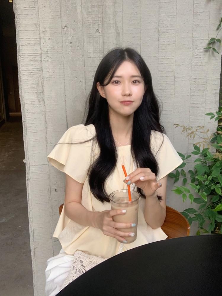 버터플라이 스퀘어넥 블라우스