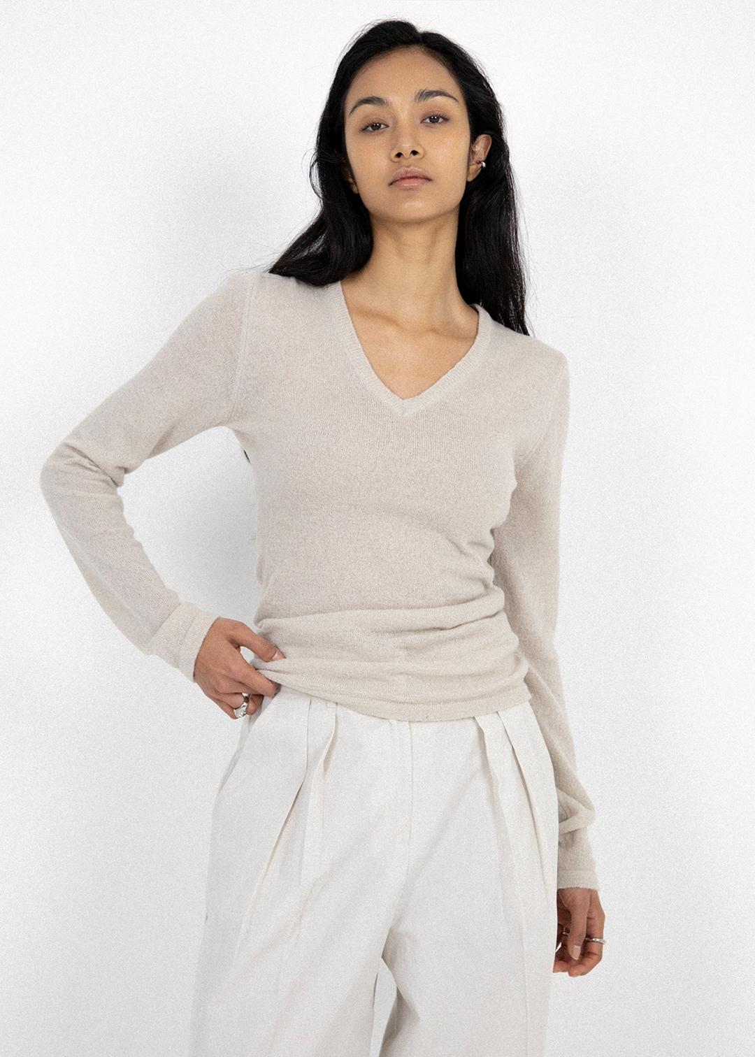 Slim v-neck knit (연그레이)