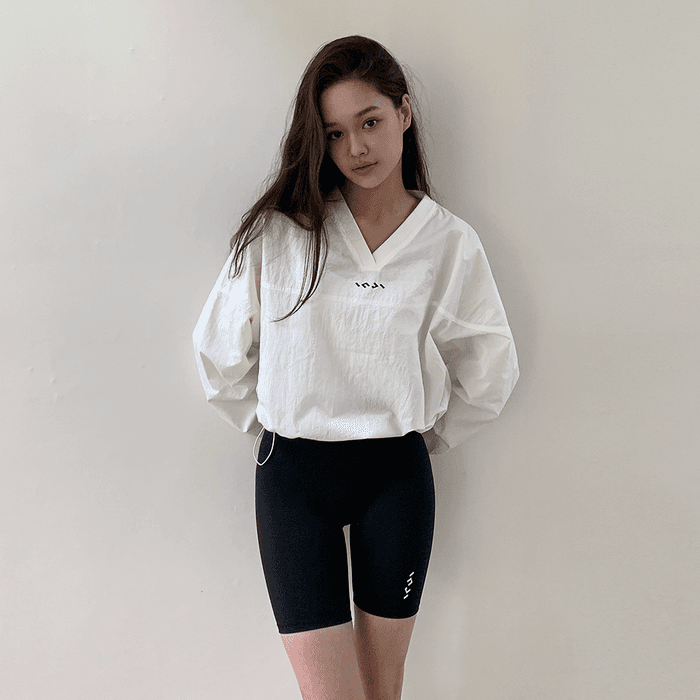 나일론 브이넥 스웻셔츠 아이보리