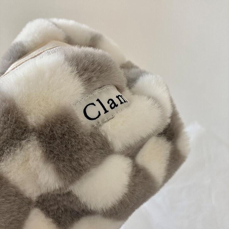 Clam round pouch _ Grey Checkerboard Fur
