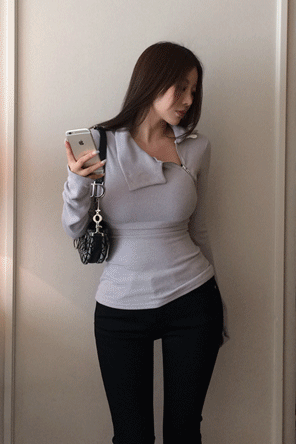 히프나틱 구트로 하이넥 티셔츠