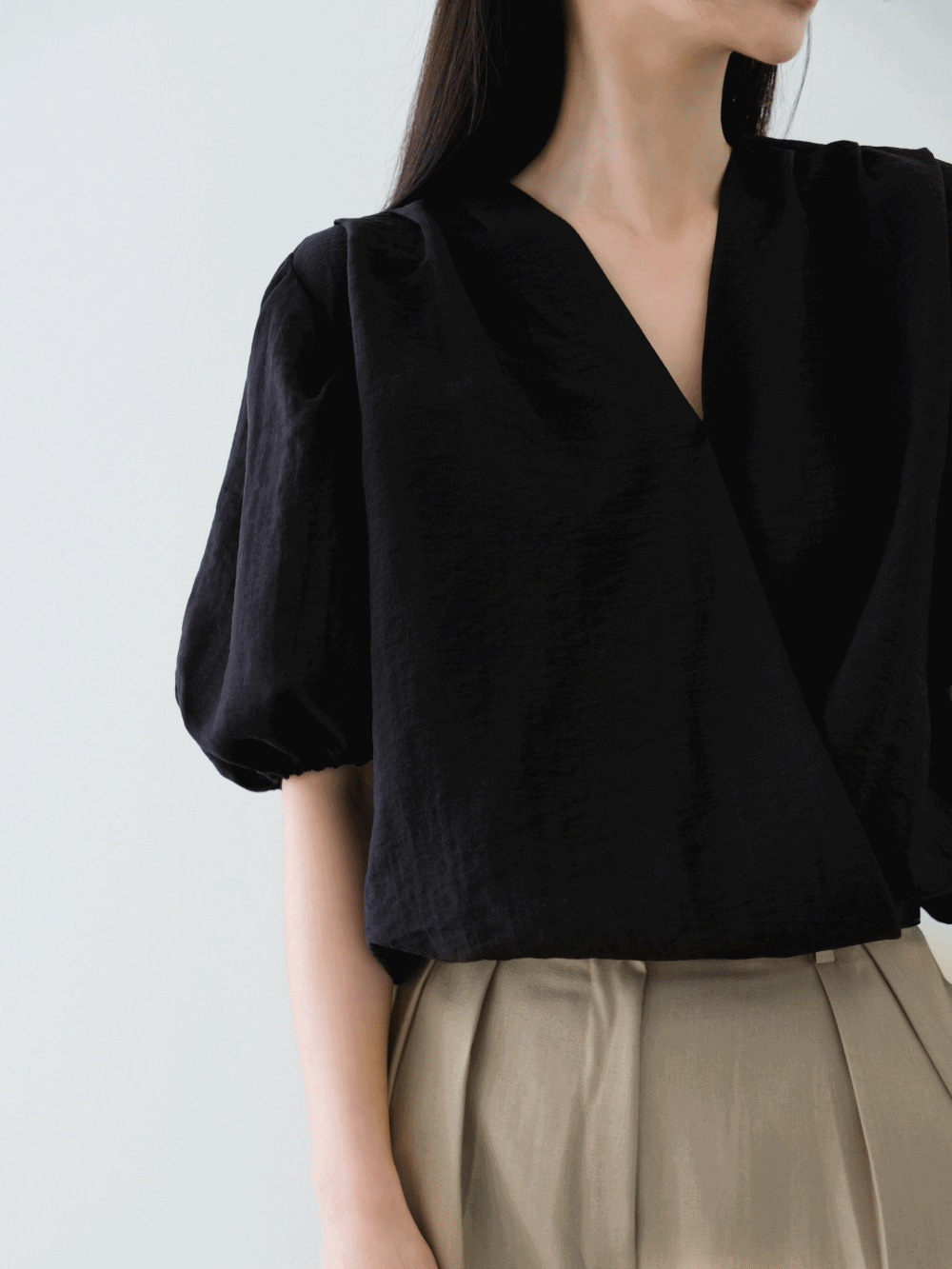 하우투러브미 실리 브이넥 랩 퍼프 반팔 블라우스_Seeley blouse