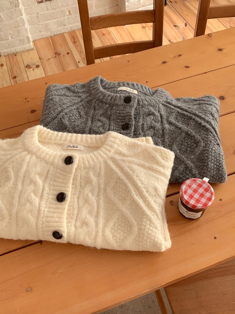 프렌치오브  [MADE]뮤튼 울 오버핏 꽈배기 니트 가디건 (2color)