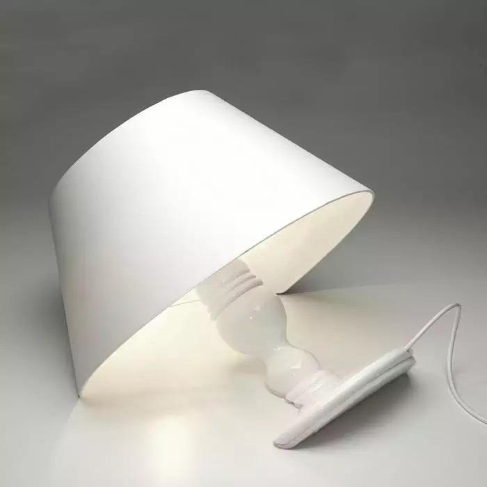 기울어진 테이블 조명 스탠드 조명